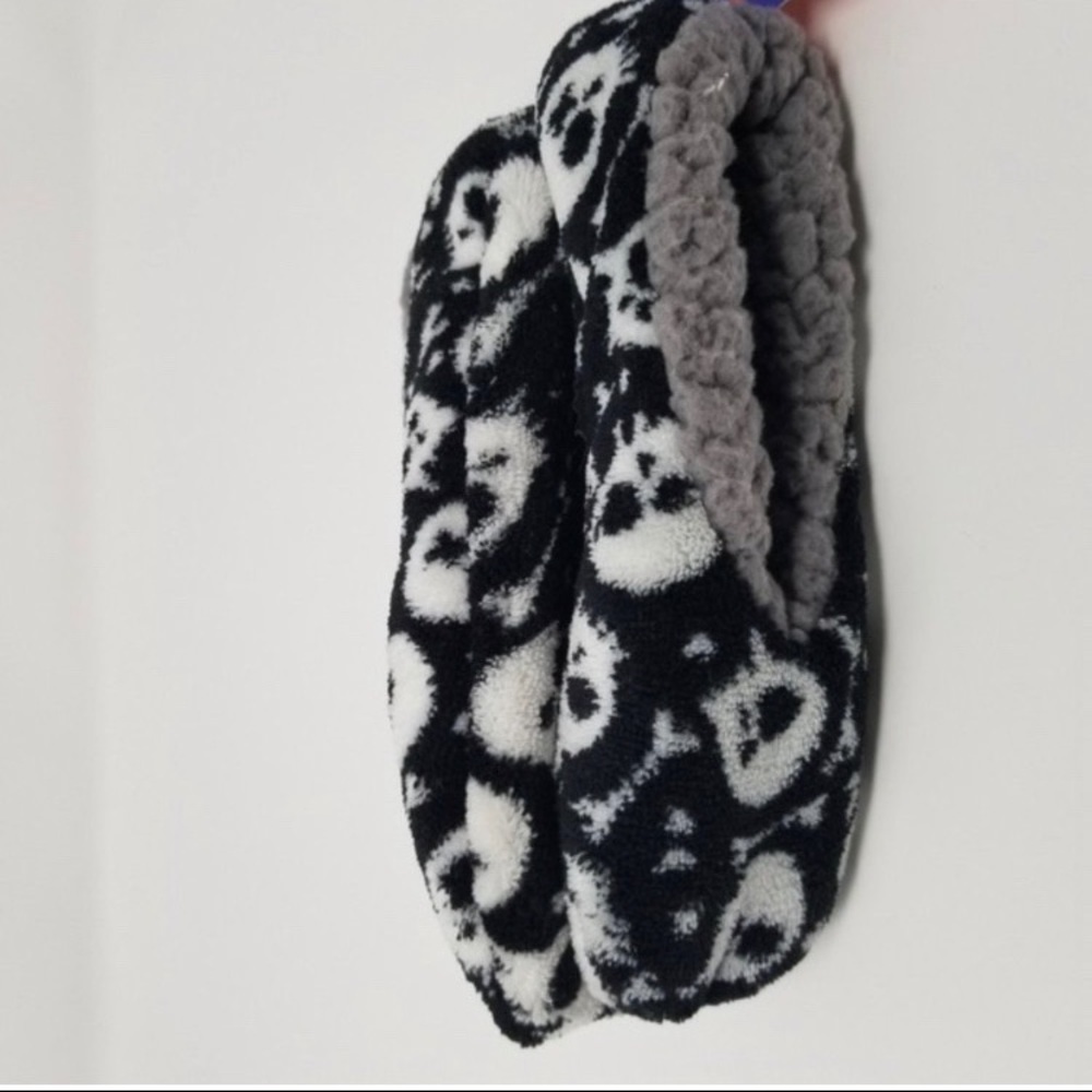 Kids Sherpa lined ultimate warmth slippers size 11 - 12 boys girls skulls - Picture 2 of 4